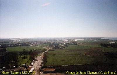 St Cl�ment vu du Phare
